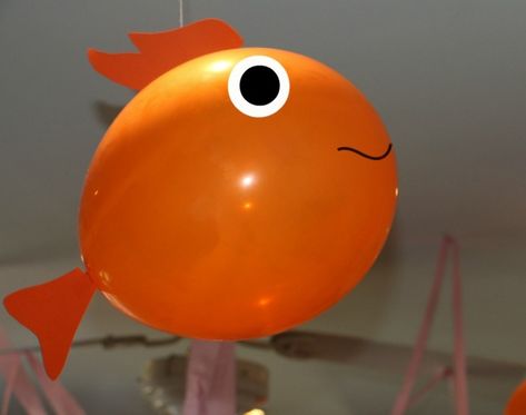 Under the Sea Birthday Party - Mommy's Bundle Birthday Party Under The Sea, Pulau Tioman, Balloon Fish, Fishing Themed Birthday Party, Ideas Birthday Party, Sea Party Ideas, Nemo Birthday, Under The Sea Birthday Party, Ocean Birthday Party