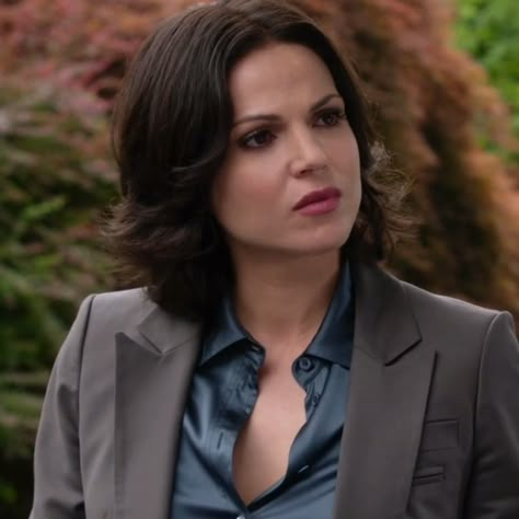 Regina Mills Icons, The Originals Rebekah, Female Business Attire, 47 Year Old Women, Regina Ouat, Regina Mills Evil Queen, Regina And Emma, Mother Gothel, Ouat Cast