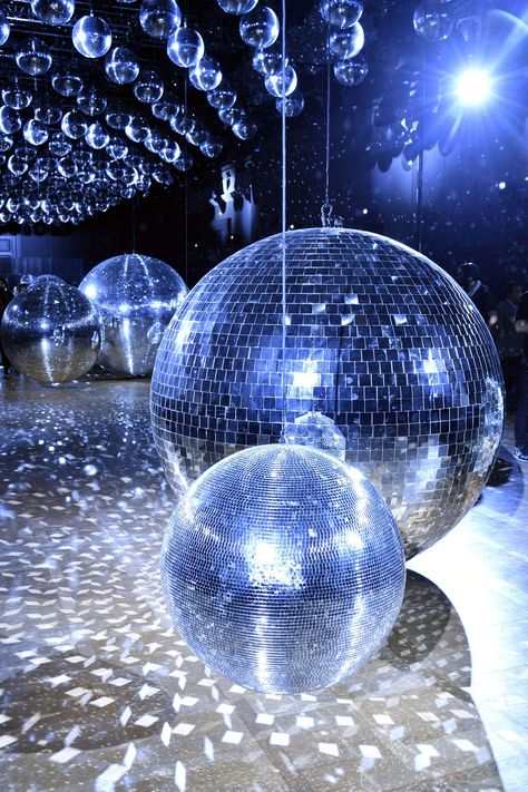 The Moncler Gamme Rouge set, which took shape around giant disco balls. Space Cowgirl Theme, Disco Photoshoot, Lights Installation, Giant Mirror, Ball Aesthetic, Disco Club, Disco Style, Disco Glam, Christmas Party Themes