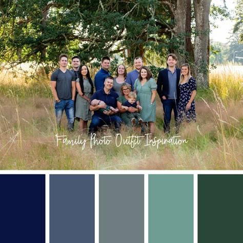 What To Wear: Family Photo Edition Family Pictures Color Scheme Fall, Color Schemes Outfits, Family Pics Fall, Big Family Photo Shoot Ideas, Photo Dress Ideas, Large Family Photo Shoot Ideas, Family Photo Dress, Picture Color Schemes, Large Family Pictures