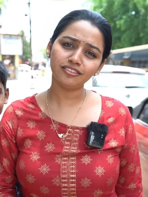 Gayathri Yuvaraj Hot Face, Gayatri Yuvaraj, Gayathri Yuvaraj, Hari Styles, Coconut Barfi Recipe, Coconut Barfi, Barfi Recipe, Priya Bhavani Shankar, South Movie