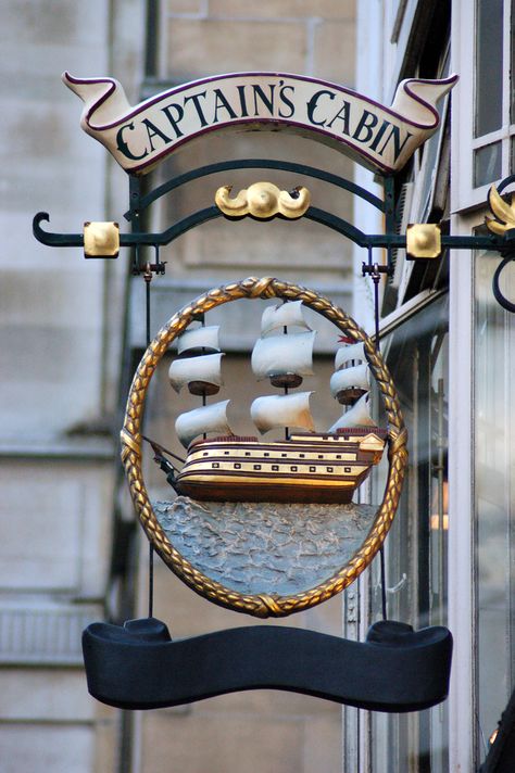 Uk Pub, Navi A Vela, Storefront Signs, British Pub, Trade Sign, London Pubs, Piccadilly Circus, Pub Signs, Shop Sign