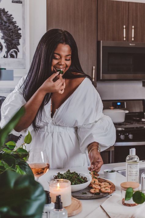 Photoshoot In The Kitchen, Lifestyle Kitchen Photography, Kitchen Photoshoot Woman, Kitchen Lifestyle Photography, Cooking Photoshoot, Profile Poses, Kitchen Shoot, Woman In Kitchen, Monthly Vision Board