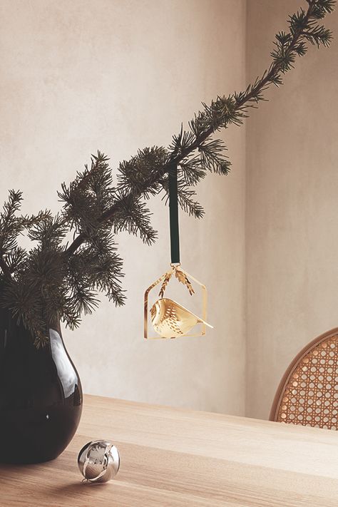 For Georg Jensen Christmas Collectibles 2018, Monica Förster Design Studio presents a nature-inspired collection of contemporary ornaments featuring: a winter bird, an acorn, a birdhouse, and a pinecone.  This year’s highly collectible mobile features a plump winter bird delicately perched on a wire, underneath a branch of mistletoe hanging from the frame of a birdhouse. Dangling from a red or forest green ribbon, the mobile moves gracefully, animating the small still-life taking place within. Crepe Paper Christmas Tree, Mistletoe Hanging, Crepe Paper Christmas, Scandinavian Christmas Decor, Hygge Winter, George Jensen, Christmas Minimalist, Christmas Tree Toys, Minimal Scandinavian