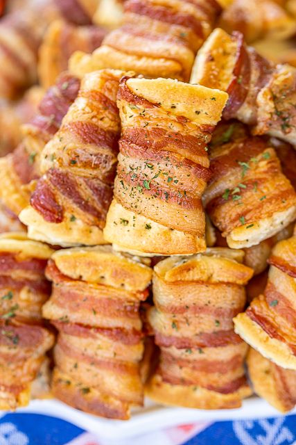 Bacon Wrapped Cream Cheese Crackers - so addictive! These things fly off the plate at parties! Super easy to make with only 3 ingredients! Club crackers, onion and chive cream cheese, and bacon. Can make 10 or 100. Can assemble ahead of time and bake when ready. #superbowl #gameday #bacon #appetizer #bacon #crackers #snacks Onion And Chive Cream Cheese, Cream Cheese Crackers, Bacon Wrapped Cream Cheese, Bacon Crackers, Chive Cream Cheese, Bacon Appetizer, Bacon Wrapped Cheese, Cheese Cracker Recipe, Bacon Cracker