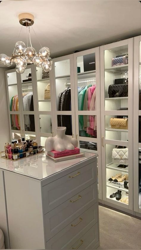 Closet With Vanity, Daily Care Routine, Modern Vanity Table, Closet Organisation, Beautiful Vanity, Room Organization Bedroom, Dressing Room Closet, Dress Room, Dream Closet Design