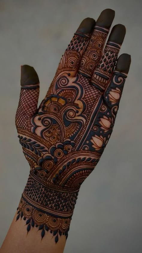 Plum Mehndi Design, Mehndi Designs For Function, Beautiful Mehndi Design Full Hand, Brides Mehndi, Mehandi Designs For Hands, Mehendi Bridal, Beautiful Simple Mehndi Design, Front Mehndi, Mehndi Bridal