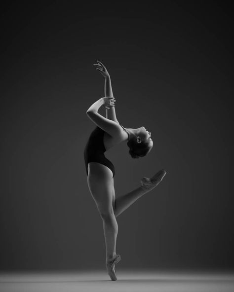 Dance Photography by Ashkan Image Lyrical Photography Poses, Dance Poses Lyrical, Indoor Dance Photography, Dance Photoshoot Outfit Ideas, Pointe Dance Poses, Ballet Studio Photography, Dance Recital Photography, Photoshoot Dance Poses, Artistic Dance Poses