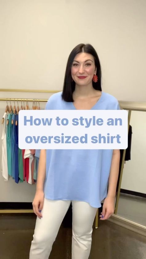 We all are guilty of buying a top that is probably a size or two too big. Here’s a quick and easy style trick you can use to style that… | Instagram Shirt Too Big Hacks, Oversized Blouse Outfit, Classic Fashion Looks, Oversize Tshirt Outfits, Shirt Hacks, Modest Summer Dresses, Shirt Tucked In, Fitness Wear, Easy Style