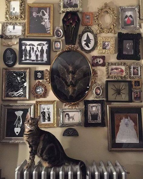 Witchy Apartment, Home Sweet Hell, Dark Academia Room, Dark Interior Design, Academia Room, Uhyggelig Halloween, Interior Design Pictures, Decor Ikea, Dark Home Decor