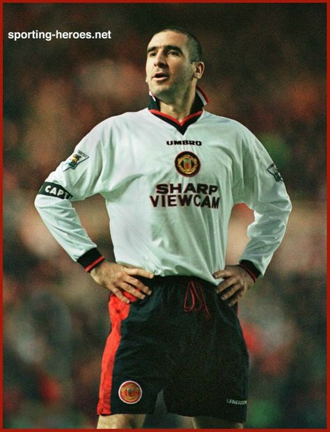 God Of Football, Manchester Is Red, Sporting Legends, Eric Cantona, Manchester United Legends, Manchester United Wallpaper, Manchester United Fans, Cardio Machines, Manchester United Football Club