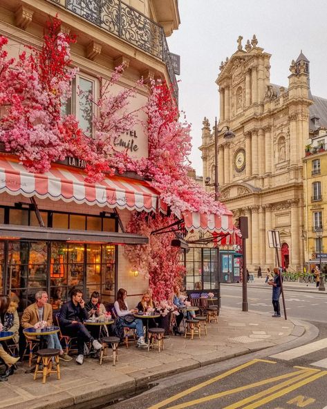 Culture Trip on Instagram: “Spring has Sprung in Paris! 🌸 What would you order from this cafe? 🥐 ☕ 📸 Thank you for tagging us @pinhascohen 🔗 Check out the link in our…” Paris Street Cafe, Parisian Coffee Shop, Good Morning Paris, Activities In Paris, Cafe Street, Photos In Paris, Mediterranean Culture, Parisian Store, Paris Sightseeing