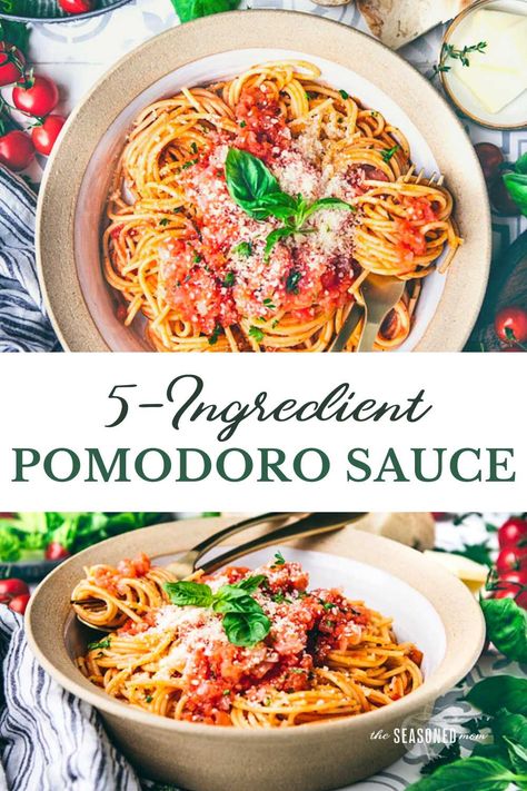 This quick and easy 5-ingredient pomodoro sauce is a simple, flavorful combination of sweet ripe tomatoes, herbs, garlic, onions, and olive oil. Toss the fresh tomato sauce with pasta and serve the light, healthy dish alongside a salad and garlic bread for your next family dinner. Homemade pasta pomodoro is like an Italian vacation -- in the comfort of your own kitchen! Oil Based Pasta Sauce, Simple Tomato Pasta Sauce, Easy Tomato Pasta Sauce, Pomodoro Sauce Recipe, Wine Pasta Sauce, Fresh Pasta Sauce, Pomodoro Sauce, Creamy Garlic Pasta, Recipes Veg