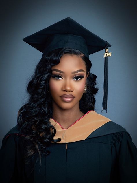 Girly Graduation Poses, Graduation Potraits Idea, Mastered It Graduation Pictures, Master Degree Photoshoot, Senior Pictures Outfits Black Women, Masters Degree Photoshoot, Graduate Outfit, College Photoshoot, Graduation Hairstyles With Cap