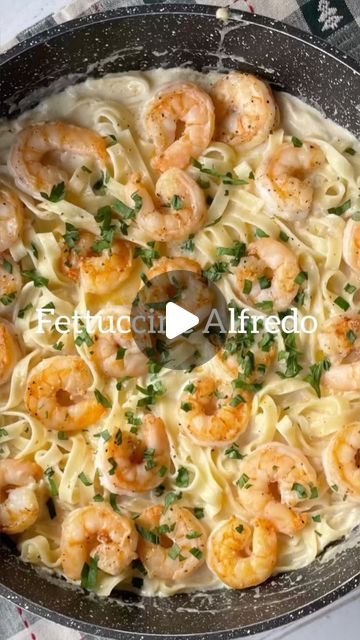 Pasta Alfredo Receta, Pasta Fettuccine, Shrimp Fettuccine Alfredo, Shrimp Fettuccine, Fettuccine Noodles, Pasta Recipes Alfredo, Fettuccine Alfredo Recipes, Classic Italian Dishes, Alfredo Recipe