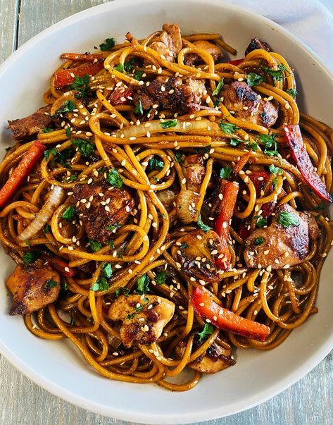 Blackstone Recipe, Blackstone Chicken, Chicken Lo Mein Recipe, Homestead Cooking, Outdoor Griddle, Chicken Dinner Ideas, Hibachi Chicken, Yum Sauce, Blackstone Recipes