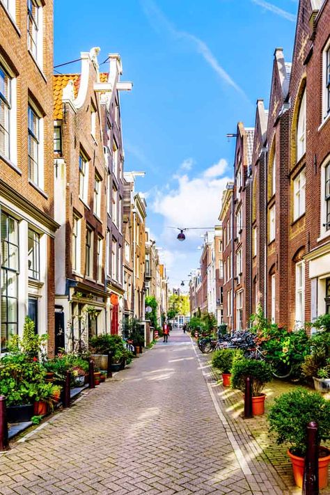 15 Beautiful Streets in Amsterdam That You Can't Miss » Maps 'N Bags Amsterdam Wallpaper, Places In Usa, Night Beautiful, World Most Beautiful Place, Best Vacation Destinations, Netherlands Travel, Beautiful Cities, Amsterdam Travel, Amsterdam City