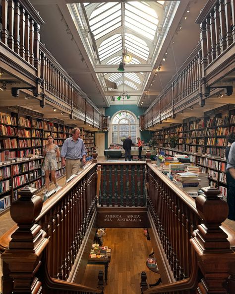 Don’t be a footnote 📝 Georgia Core, Stores Aesthetic, Lee Hojung, Daunt Books, What Is My Aesthetic, Moving To London, Name Core, Indie Bookstore, London Dreams