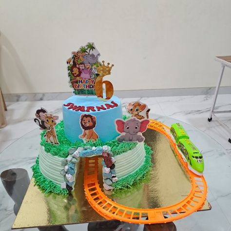 Moving Train Cake Ideas, Train Cake Design, Moving Train Cake, Jungle Theme Cake Without Fondant, Train Theme Cake, Jungle Theme Cake, Cakes Without Fondant, Music Notes Decorations, Cars Theme Cake