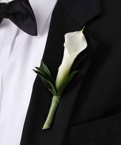 White Mini Calla Boutonniere Lilly Boutonniere, Groom Corsage, Moody Black And White Wedding, Lily Boutonniere, Tulip Boutonniere, Grooms Flowers Boutonniere, Boutonnieres Wedding, Calla Lily Wedding Bouquet, Calla Lily Corsage Wrist Prom