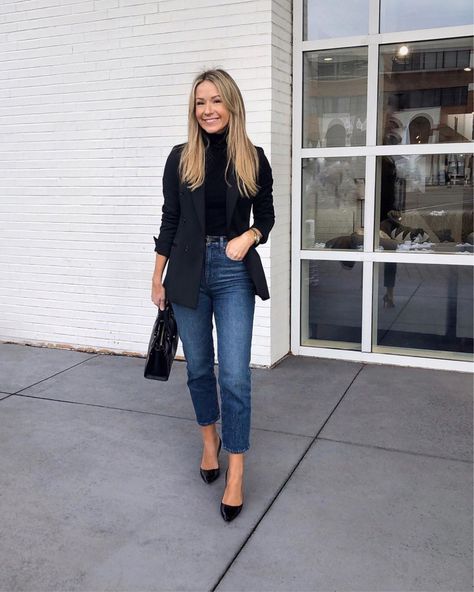 Blazer And Jeans Outfit, Turtleneck And Blazer, Black Heels Outfit, Casual Heels Outfit, Blazer And Jeans, Black Blazer Outfit, Short Sleeve Turtleneck, Winter Blazer, Meeting Outfit