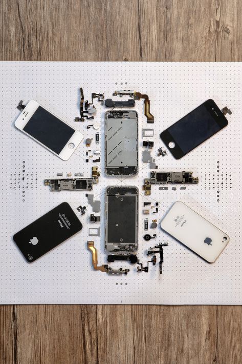 Iphone Parts In Frame, Iphone Frame, Wall Decor Luxury, Cell Phone Repair Shop, Phone Repair Shop, Apple Iphone Repair, Steve Jobs Apple, Science Gadgets, Iphone Parts