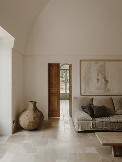 Mediterranean Interior, Interior Minimalista, Traditional Building, Neutral Interiors, Design Del Prodotto, Cheap Decor, Interior Trend, Cheap Home Decor, Puglia