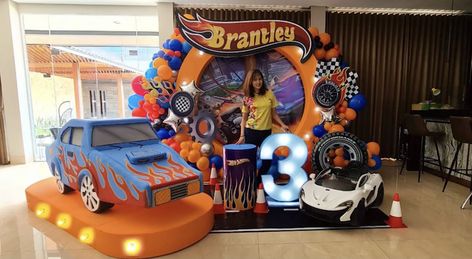 Hot Wheels Backdrop Party Ideas, Hotwheels Backdrop Party Ideas, Hotwheels Party Decor, Hot Wheels Backdrop, Hot Wheels Themed Birthday Party, Monster Jam Birthday, Hot Wheels Cake, Hotwheels Birthday Party, Cars Birthday Party Decorations