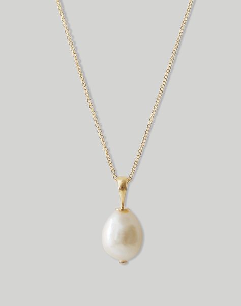 Handcrafted and made to last a lifetime, founder Jennie Yoon's sleek, sculptural jewelry are modern heirlooms. Elegantly placed on a 14k solid gold chain, The Baroque Necklace features a stunning pearl with its own indiviuality.Pendant weight: 1.8g.Pearl height: 11mm.Bail height: 6.3mm.Each pearl is unique.14k solid gold.Spot clean.Made in the USA. Simple One Pearl Necklace, Simple Gold Necklace Stack, Gold Necklace Pearl, Gold Pearl Jewelry Necklace, Grecian Jewelry, 1970 Jewelry, Classic Style Jewelry, Simple Pearl Pendant, Interiors 2023