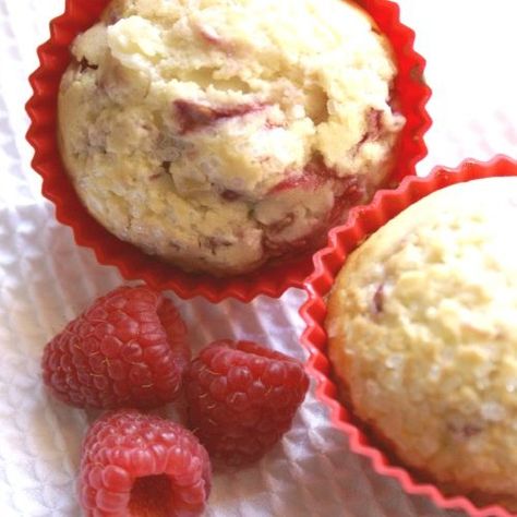 Raspberry Cream Cheese Muffins, Raspberry Muffin Recipes, Cornbread Biscuits, Raspberry Cream Cheese, Cream Cheese Bread, Raspberry Muffins, Frozen Raspberries, Raspberry Cream, Cream Cheese Muffins