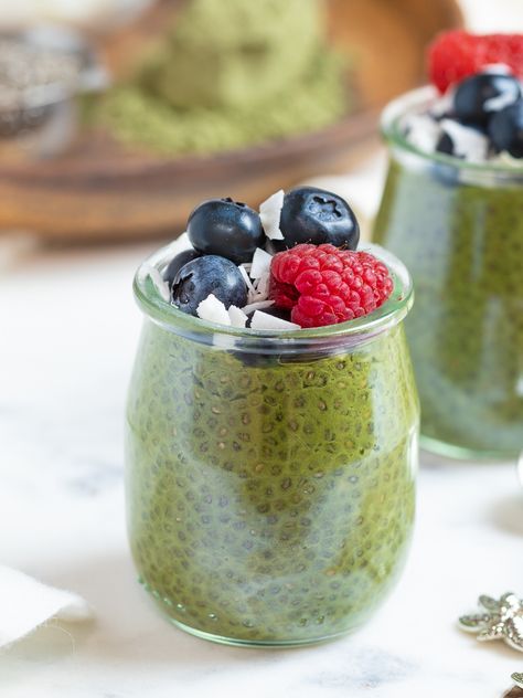 An easy Keto Matcha Chia Pudding made with only 4 ingredients! Almond milk or coconut milk, chia seeds, matcha, & stevia! Low carb & keto, vegan, and paleo! #keto #matcha #chiapudding #lowcarb | drivemehungry.com Matcha Chia Pudding, Matcha Coconut, Chia Benefits, Coconut Chia Pudding, Chia Seeds Benefits, Coconut Chia, Matcha Benefits, Filling Snacks, Chia Pudding Recipes