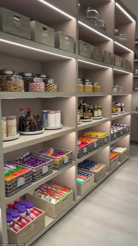 Dream Pantry Walk In, Kitchen Shelves Decor, Luxury Pantry, Khloe Kardashian House, Kardashian House, Modern Pantry, Kardashian Home, House Pantry, Dream Pantry