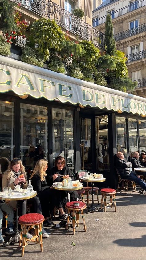 Paris Cafe Aesthetic, Parisian Coffee Shop, Parisian Style Decor, Paris Coffee Shop, French Coffee Shop, Korean Vibe, France Cafe, Paris Bakery, Aesthetic Cafe