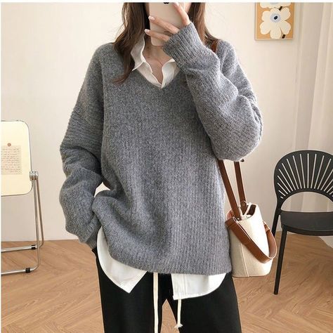 cf1f78fe923afe05f7597da2be7a3da8desc53640272ri Vneck Sweater Outfit, Grey Sweater Outfit, Pullovers Outfit, Winter Fit, Uni Outfits, Sweater Outfit, Wardrobe Tips, Outfits Chic, Nice Style