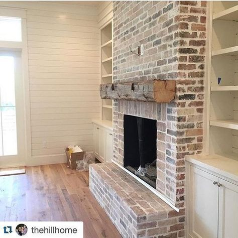 Try one of these 35 Gorgeous Natural Brick Fireplace Ideas to complete your modern farmhouse or coastal chic indoor/outdoor living spaces. German schmear & white-washed brick tutorials included. Update your tired, out-of-date fireplace to give it a much needed face lift!! Farmhouse Fireplace, Fireplace Remodel, Home Fireplace, Fireplace Makeover, Coastal Farmhouse, Coastal Interiors, Brick Fireplace, Living Room With Fireplace, Style At Home