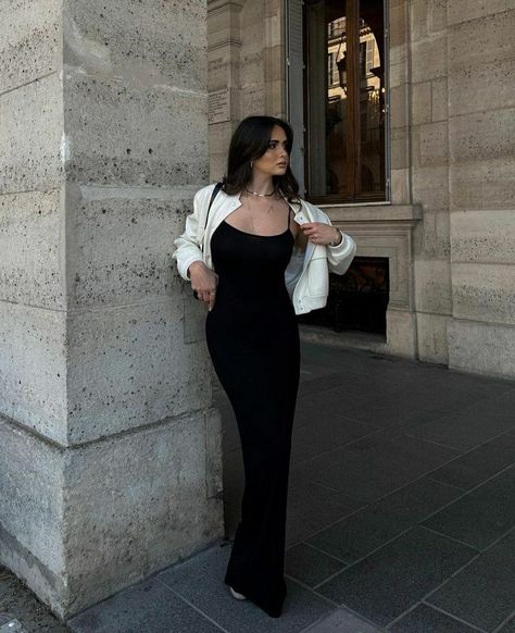 Styling Long Bodycon Dress, Black Dress Outfit Poses, Black Maxi Dress Street Style, Jackets With Long Dresses Outfit Ideas, Long Black Dress With Jacket, Slim Dress Outfit, Dress With Jacket Outfit Classy, Long Black Dress Outfit Casual, Black Bodycon Dress Outfit Classy