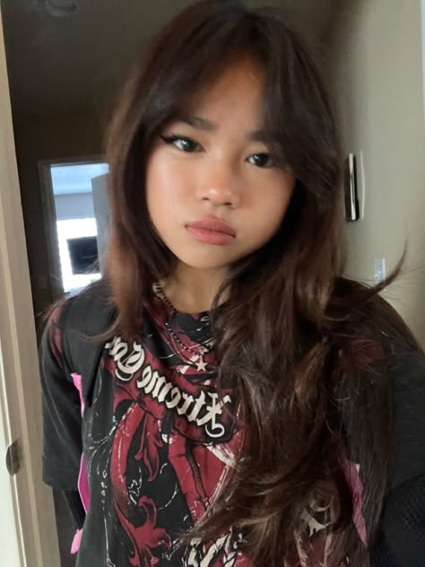 Asian Short Hair With Bangs Round Face, Igari Makeup, Chubby Face Haircuts, Emo Outfit, Chubby Face, Hair Inspiration Long, Haircut Inspo, Hairstyles For Layered Hair, Face Reveal