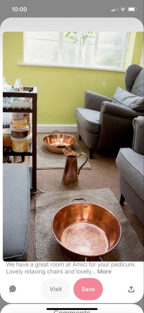 Pedicure Station Ideas, Pedicure Room, Home Spa Decor, Pedicure Tradicional, Staircase Decoration, Massage Room Design, Living Room Staircase, Pedicure Bowls, Pedicure Station