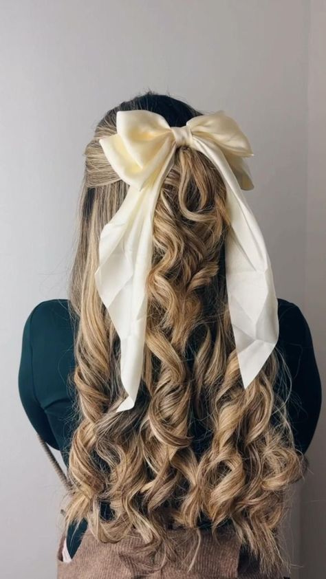 Peinado Coquette, Cute Bow Hairstyle, Baby Shower Hairstyles, Coquette Hair, Hairstyle Ideas Easy, Formal Hairstyles For Long Hair, Rave Hair, Hair Inspiration Long, Hairstyles For Layered Hair