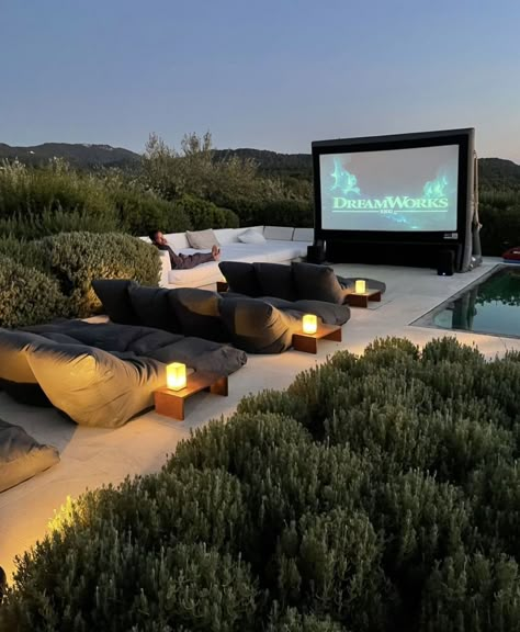 Outdoor Home Cinema, Celebrity Backyards, Dream Backyard Luxury, Luxury Backyards, Backyard Luxury, Huge Backyard, Outdoor Cinema, Dream Life House, Outdoor Movie