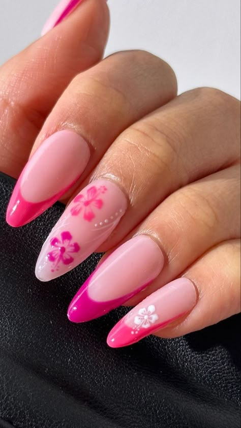 15 Best Beach Themed Nails Ideas For a Stylish Summer Look | Beach Nails Aesthetic Oval Nail Art Ideas, Olivia Nails, French Tip Gel, Summer Vacation Nails, Beach Themed Nails, Vacation Nails Beach, Hawaii Nails, Summer Nails Colors Designs, Beach Nail Designs