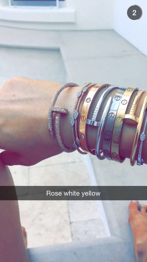 Kylie jenner arm candy, cartier Kylie Jenner Cartier Bracelets, Kylie Jenner Bracelets, Kylie Jenner Cartier, Kylie Jenner Jewelry, Kylie Jenner Rings, Kylie Jenner Snapchat, Kylie Jenner Piercings, Madison Beer Outfits, Bony Levy