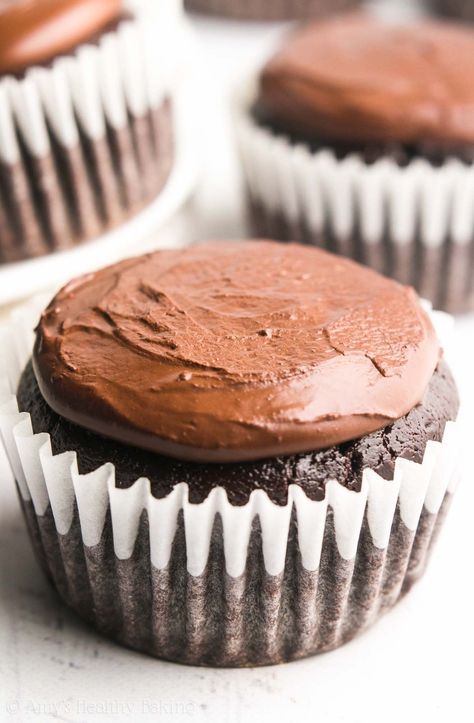 The Ultimate Healthy Chocolate Cupcakes -- just 135 calories, but these skinny cupcakes don't taste healthy at all! You'll never use another recipe again! Chocolate Cupcakes From Scratch, Healthy Chocolate Cupcakes, Vegan Cupcake, Vegan Chocolate Cupcakes, Healthier Baking, Dark Chocolate Cupcakes, Healthy Dark Chocolate, Healthy Cupcakes, Valentines Recipes Desserts