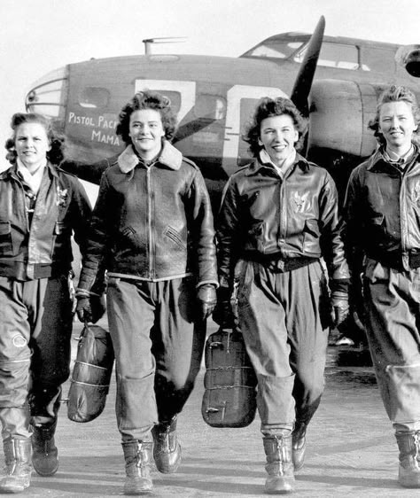 Warbirds Pinups, Ww2 Women, Wwii Women, Women In Aviation, Female Pilots, Masters Of The Air, Pilot Uniform, Female Pilot, Service Learning