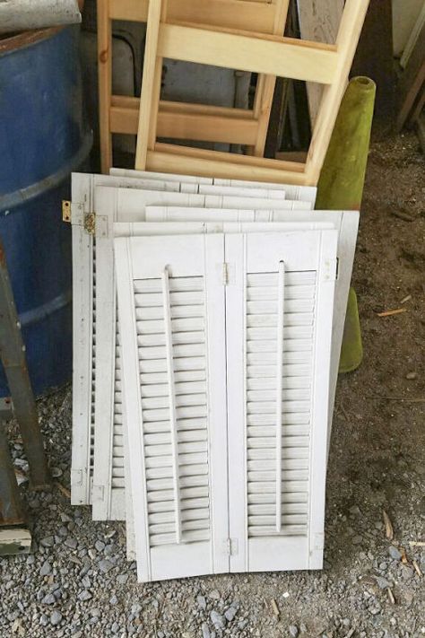 Old Shutters Decor, Shutters Decor, Shutter Crafts, Shutters Repurposed Decor, Small Shutters, Diy Dollar Store Crafts Projects, Shutter Projects, Before And After Furniture, Indoor Shutters