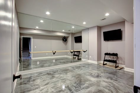 Small Dance Studio Design Interiors, Basement Dance Room, Small Dance Studio Design, Dance Room In House, Studio In Garage, House Dance Studio, Small Dance Studio, Home Dance Room, Home Dance Studio Ideas