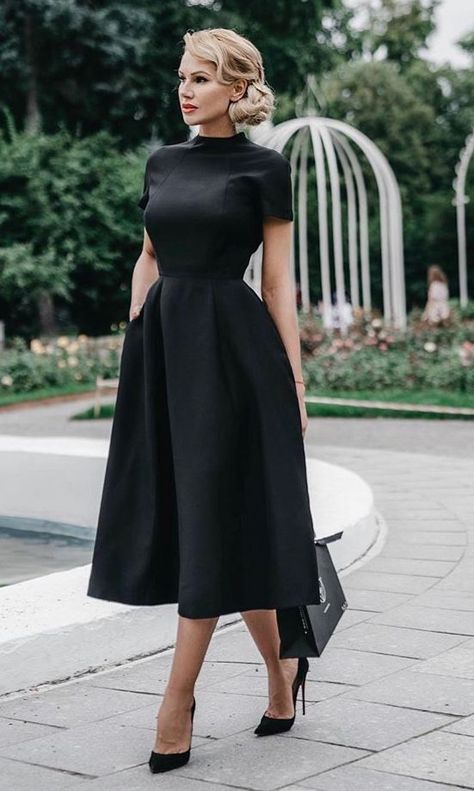 Couture Dior, Fest Outfits, Black Dresses Classy, Black Midi, Classy Dress, Elegant Outfit, Trendy Dresses, Black Dresses, Fashion Classy