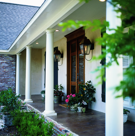 French Country Front Door, Farmhouse Outdoor Lighting, Porch Lanterns, Porch Farmhouse, Porch Light Fixtures, Front Door Lighting, Front Porch Lighting, Sleeping Porch, Copper Lantern