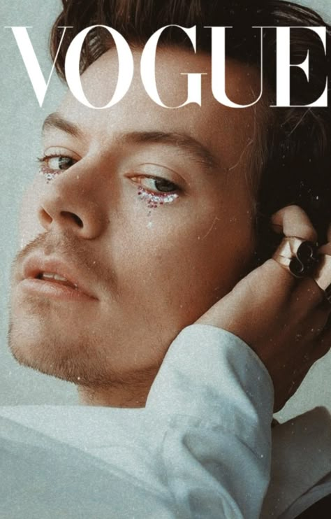 We talked all about Harry Styles in Vogue on ep 120! Vouge Harry Style, Vogue Harry Styles, Vogue Pictures, Harry Styles Vogue, Vogue Wallpaper, Harry Styles Drawing, Wallpaper Office, Harry Styles Poster, Styled Desktop