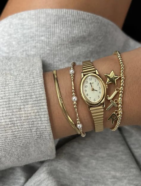 Gold Girl, Jewelry Accessories Ideas, Nail Jewelry, Dope Jewelry, Classy Jewelry, Jewelry Essentials, Stacked Jewelry, Jewelry Lookbook, Girly Jewelry